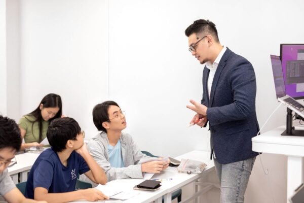 How the Right English Tutor Can Unlock Your Child’s Full Potential english tutor