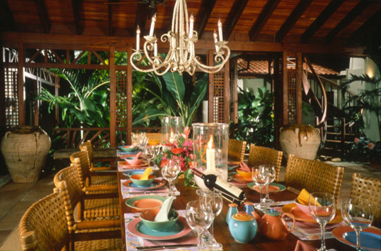 Cozy Caribbean dining