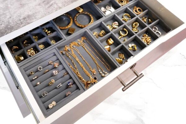 Luxury Jewelry Tray for Women – Elegant Velvet Organizer for Rings, Earrings, and Bangles | La Trove