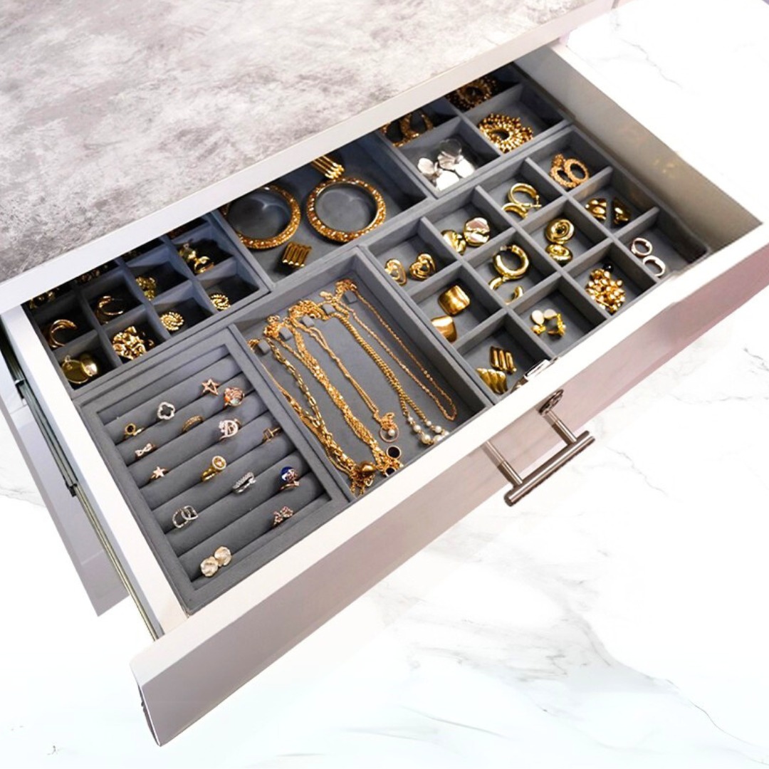 Luxury Jewelry Tray for Women – Elegant Velvet Organizer for Rings, Earrings, and Bangles | La Trove