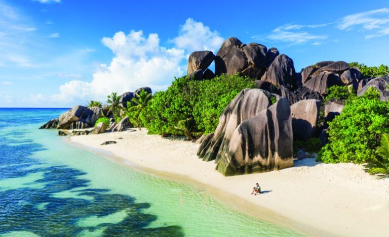 Dreaming of a tropical escape? Discover Seychelles’ stunning beaches, turquoise waters, luxury resorts, rare wildlife, and top islands to visit in this complete travel guide to paradise.
